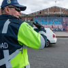 Foto de un agente de tránsito en una vía de Bogotá