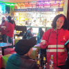 Foto de Gestores de Convivencia durante una inspección y vigilancia a un bar de Bogotá.