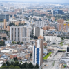 Foto panorámica de Bogotá que muestra árboles, edificios y calles