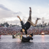 Imagen de un grupo de breakdance en la tarima de Hip Hop al Parque.