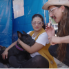 Imagen de Chema, el prsentador del programa en una jornada de esterilización animal.