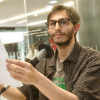 Imagen de locutor con guión radial