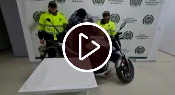 Valiente patrullera de la Policía frustró el hurto de moto a ciudadano