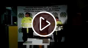 ¡Video! En operativos la Policía sorprendió a este hombre con un arma de fuego La Policía de Suba capturó a un hombre e incautó un arma de fuego