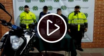 En video los dos hombres capturados en Bosa luego del hurto a una ciudadana Los dos hombres capturados en Bosa luego del hurto a una ciudadana