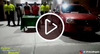 Video de 3 hombres que hurtaron un vehículo al conductor de una aplicación Los tres capturados fueron dejados a disposición de un despacho judicial.