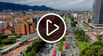 Detalles de ciclopuente Canal Molinos que atraviesa la Autopista Norte