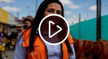 Paola Cáceres guía cívica de la Primera Línea del Metro de Bogotá