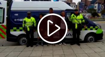 Capturados tras robar un celular en Transmilenio Video: dos hombre y una mujer capturados tras robar en TransMilenio