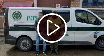 En video el hombre capturado por hurtar celulares mediante cosquilleo