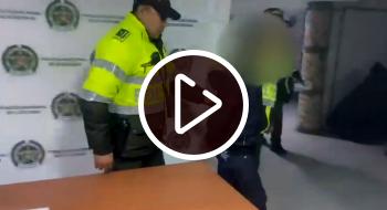 ¡Capturada en video! Mujer fue descubierta con estupefacientes en Barrios Unidos
