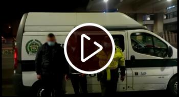 Video de los capturados por hurtar celular mediante cosquilleo en TransMilenio