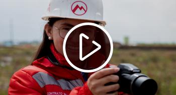 Erika protege a las aves en el patio taller de la línea 1 del Metro 