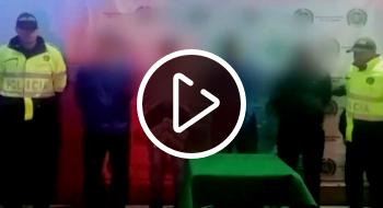 Cuatro hombres fueron detenidos por agredir y retener a un policía.