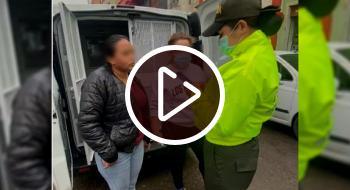 Alias La Patrona y alias Carolina siendo capturadas por las autoridades. Policía capturó a 'La Patrona', de banda delincuencial 'Figuritas'