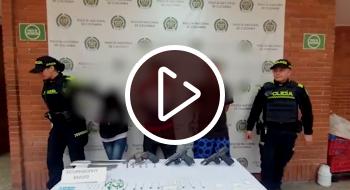 En video 2 hombres y la mujer capturados con armas y estupefacientes