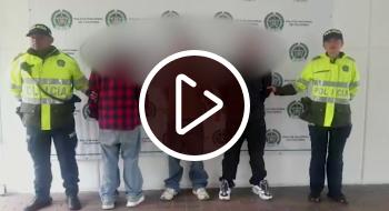 Policía capturó a 2 hombres y aprehendió a menor que hurtaron carro