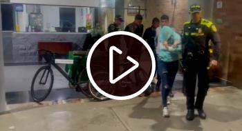 En video: Tres hombres y una mujer capturados por hurto en Engativá