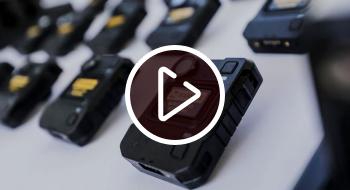 Vea cómo funcionan las cámaras corporales entregadas a la Policía