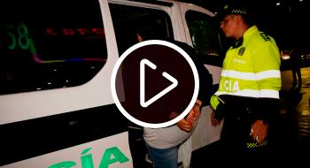 Comando Nocturno en Kennedy capturó a 2 personas e incautó 120 botella