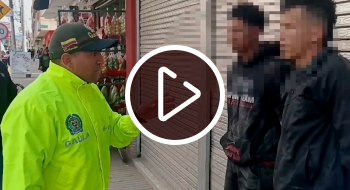 ¡En flagrancia! Policía capturó 2 hombres por extorsión a comerciante en Kennedy