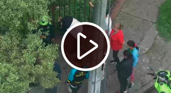 Video: Hombre capturado por acto sexual y exhibicionismo frente a estudiantes