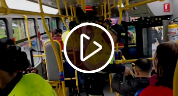 Video: 1.524 armas blancas incautadas en operativos en buses del SITP en Bogotá