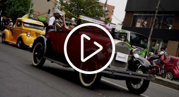 Video: Turismo en Bogotá así fue el desfile de autos antiguos o clásicos 2024