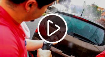 ¡Ojo! Lavar los vehículos en la calle tiene una multa de $759.200 en Bogotá
