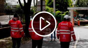 Video: Gestor Convivencia salvó la vida a un hombre en manifestación en Bogotá Video: Gestor Convivencia salvó la vida a un hombre en manifestación en Bogotá