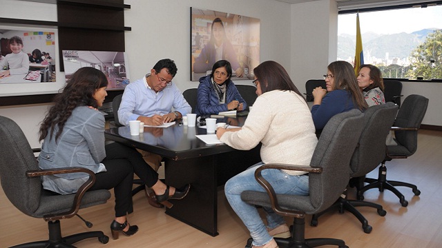 Visita delegación de Cali para conocer del PAE de Bogotá - Foto: Comunicaciones Secretaría de Educación 